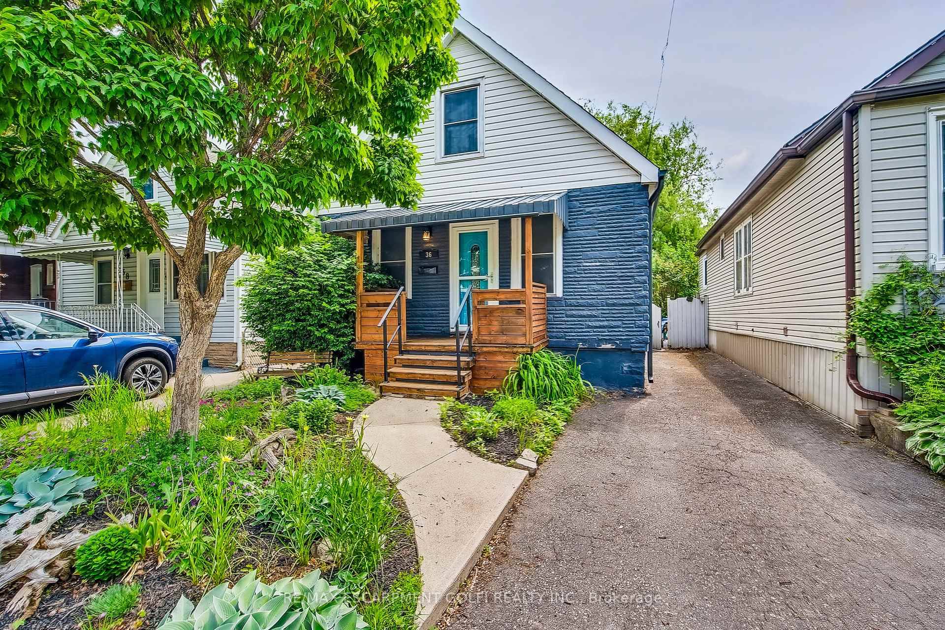 Welcome to 36 Barons Avenue North in Hamilton's Homeside neighbourhood !