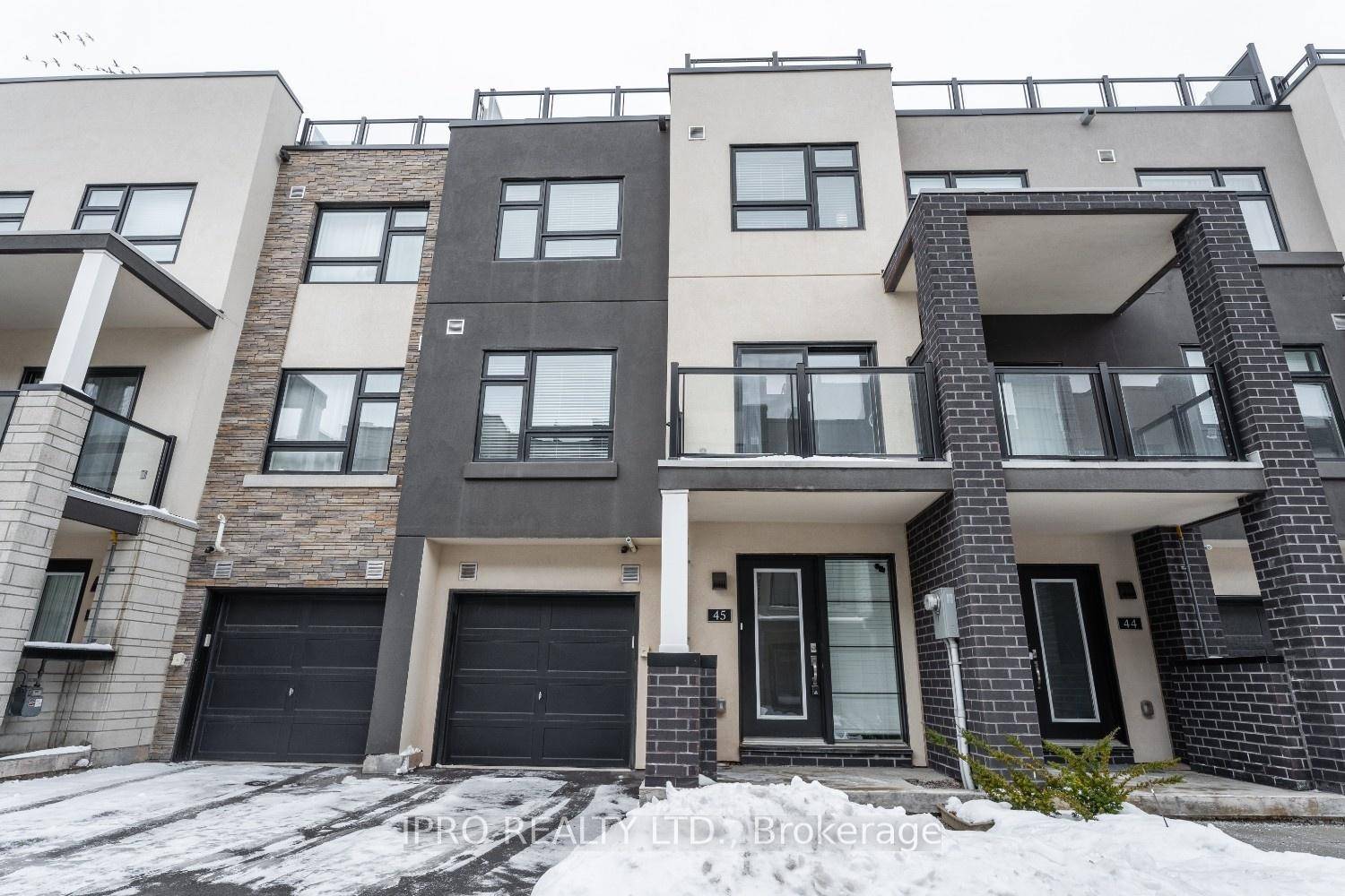 Pride Of Ownership. 3 Story Townhouse O Hare Model 1510 Sq Ft With Unique Rooftop.