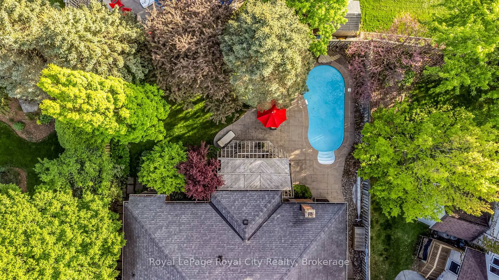 Welcome to a rare offering in the prestigious Kortright Hills community an executive bungalow boasting 2220 sq ft of meticulously designed living space.