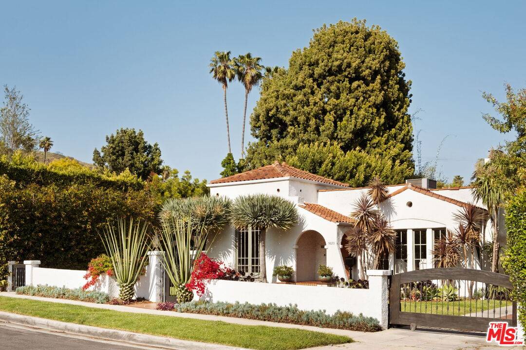 1620  N Genesee Ave 3.0 Hollywood Hills East LA