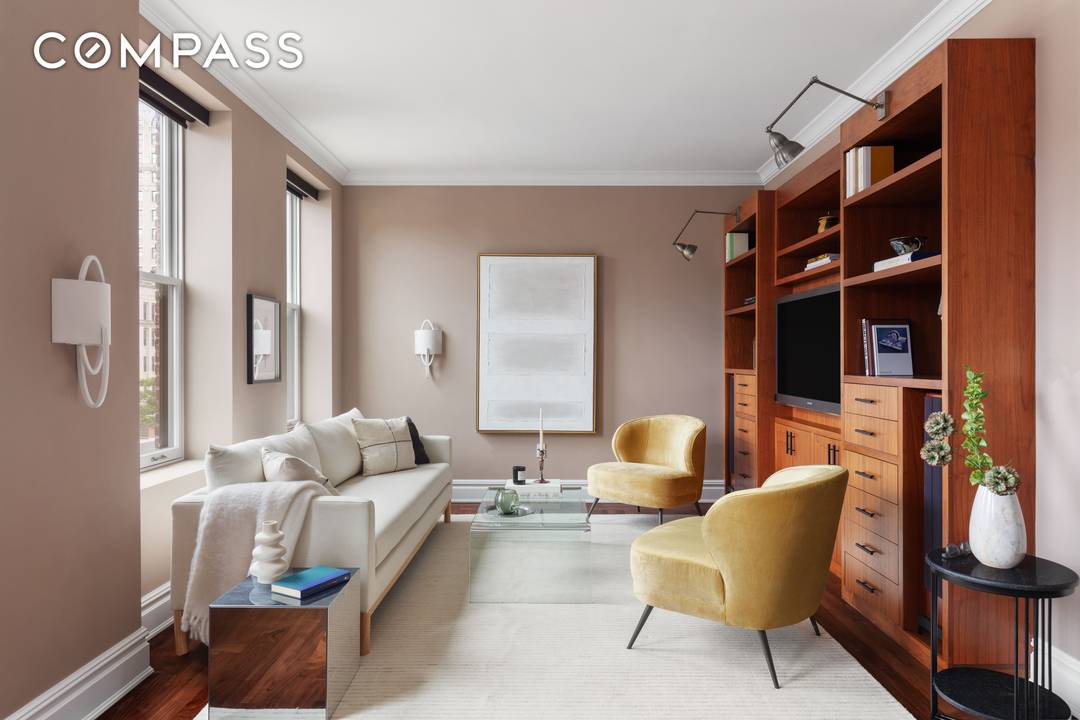 Perched atop an elegant, converted pre war condominium, beautifully renovated and complete with a full time doorman on the best block in the heart of Greenwich Village, this gorgeous duplex ...