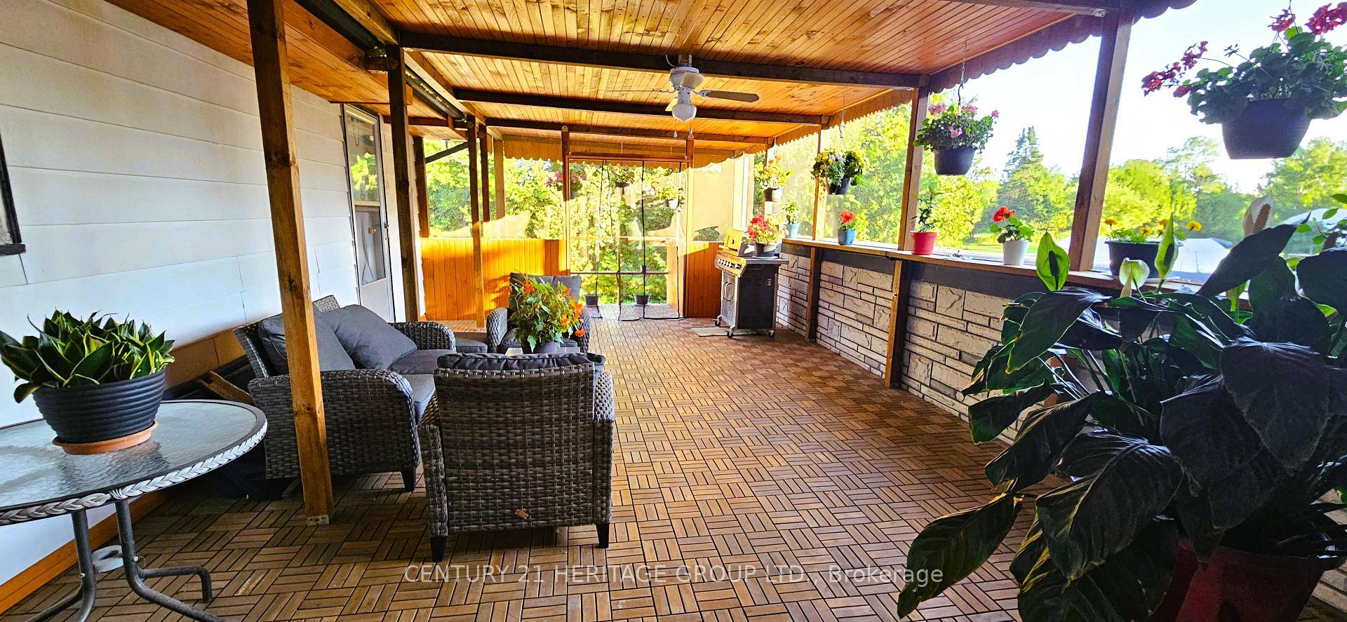 Discover the perfect blend of nature and convenience in this beautiful, bright 2 bedroom home, nestled in the serene natural area of Holland Landing.