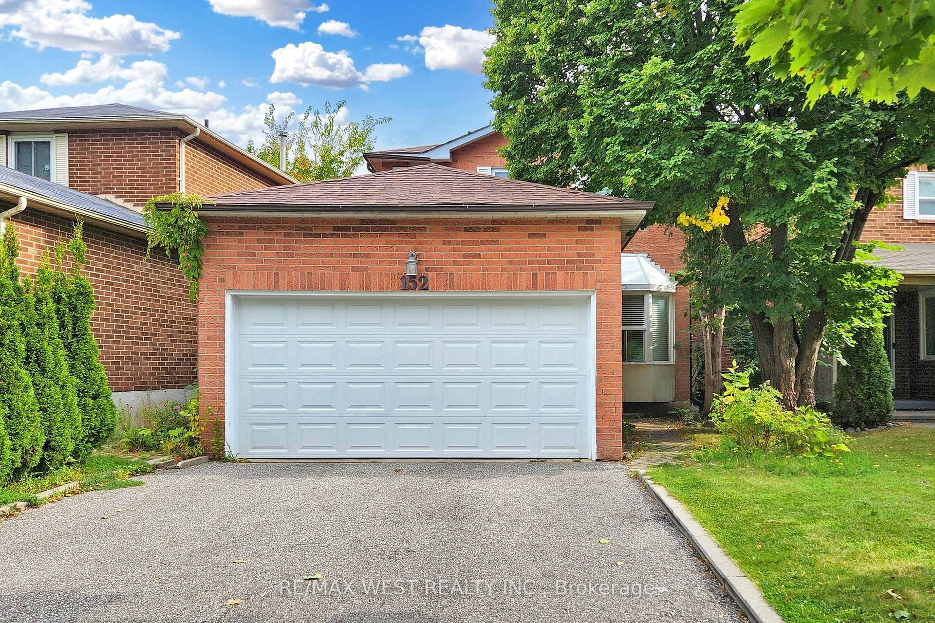 Gorgeous House in Desirable Community, Lots Of Upgrades, Close To Schools, Parks.