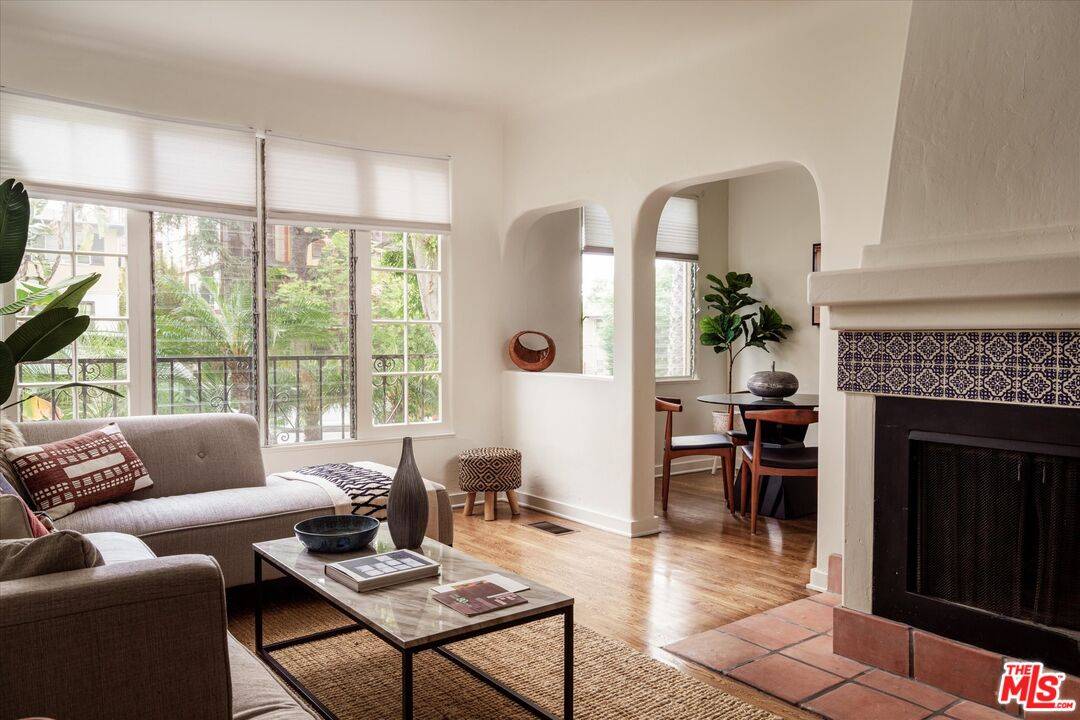 1345  N Hayworth Ave 1BR Hollywood Hills East La