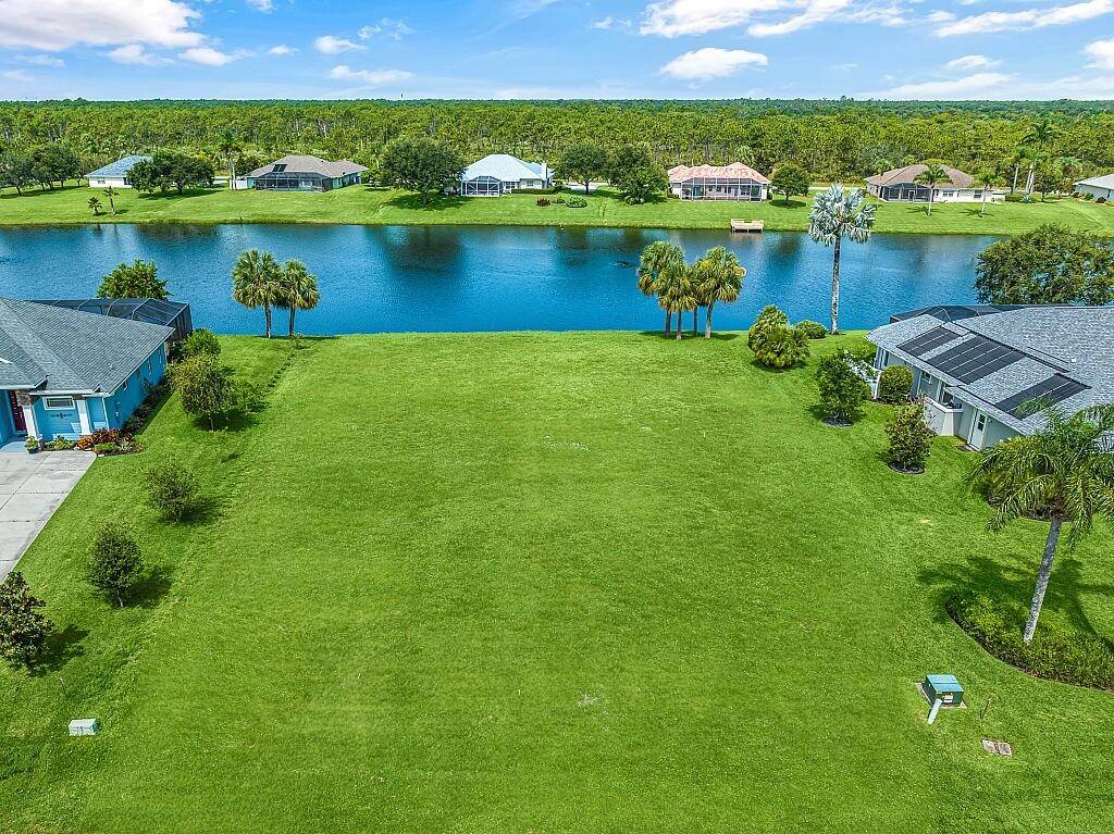 Capture a rare opportunity to create your own private oasis !