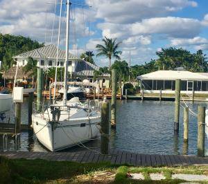 Exceptional Deep Water Dock Accommodates Two Boats !