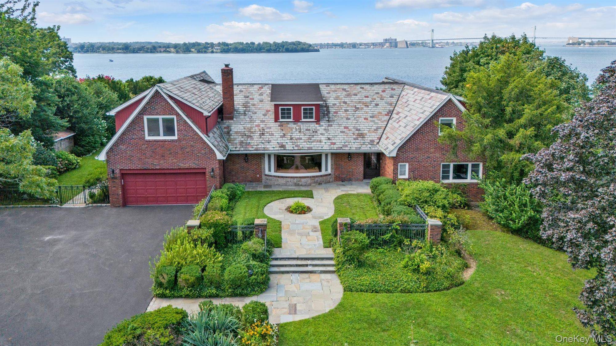 A Rare Opportunity to Own a Waterfront Estate On One of the Most Desirable Blocks of Kings Point Defining The Utmost of Gold Coast Living, An Architectural Masterpiece Perched Directly ...