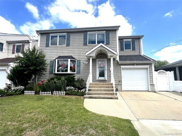Totally Renovated Waterfront House, 4 Clean Bedrooms 2.