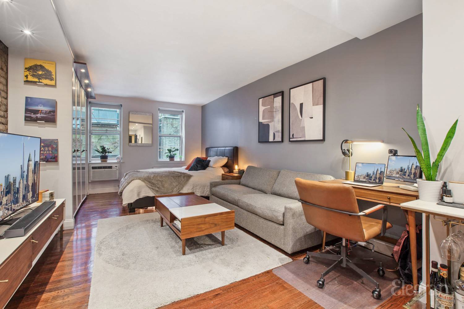 Fully Furnished Studio Step into this inviting and well appointed furnished studio apartment !