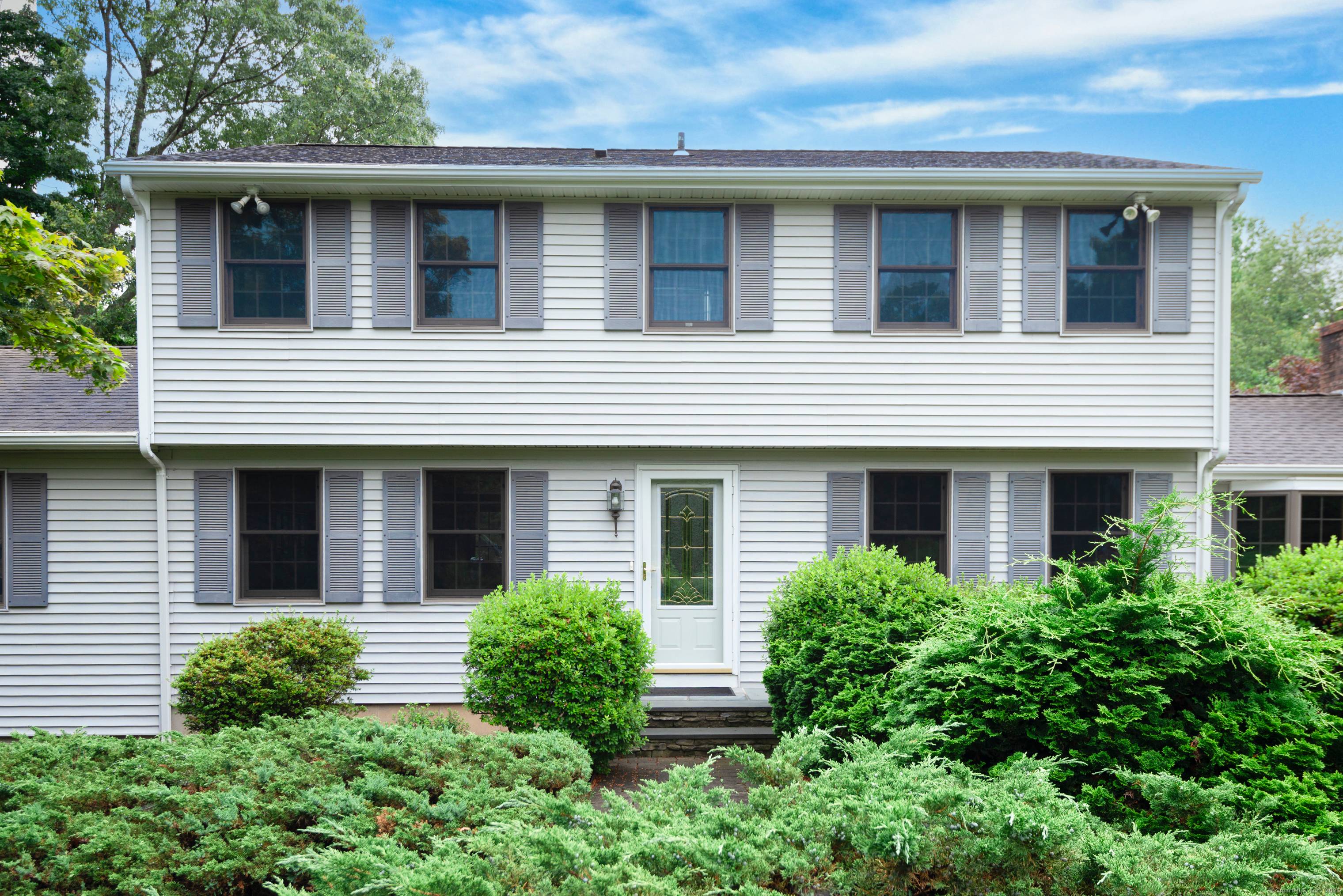 Large, level lot in a cul de sac neighborhood just 5 miles from the Guilford green.