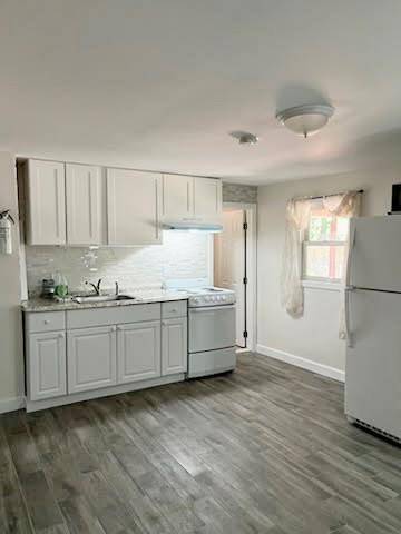 Welcome to this updated and inviting one bedroom accessory apartment in the heart of Port Jefferson.
