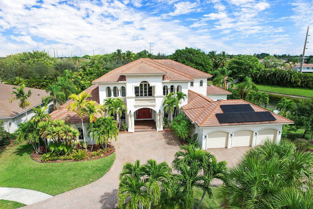 SELLER RELOCATING BRING ALL OFFERS This 6 bedroom, 7.