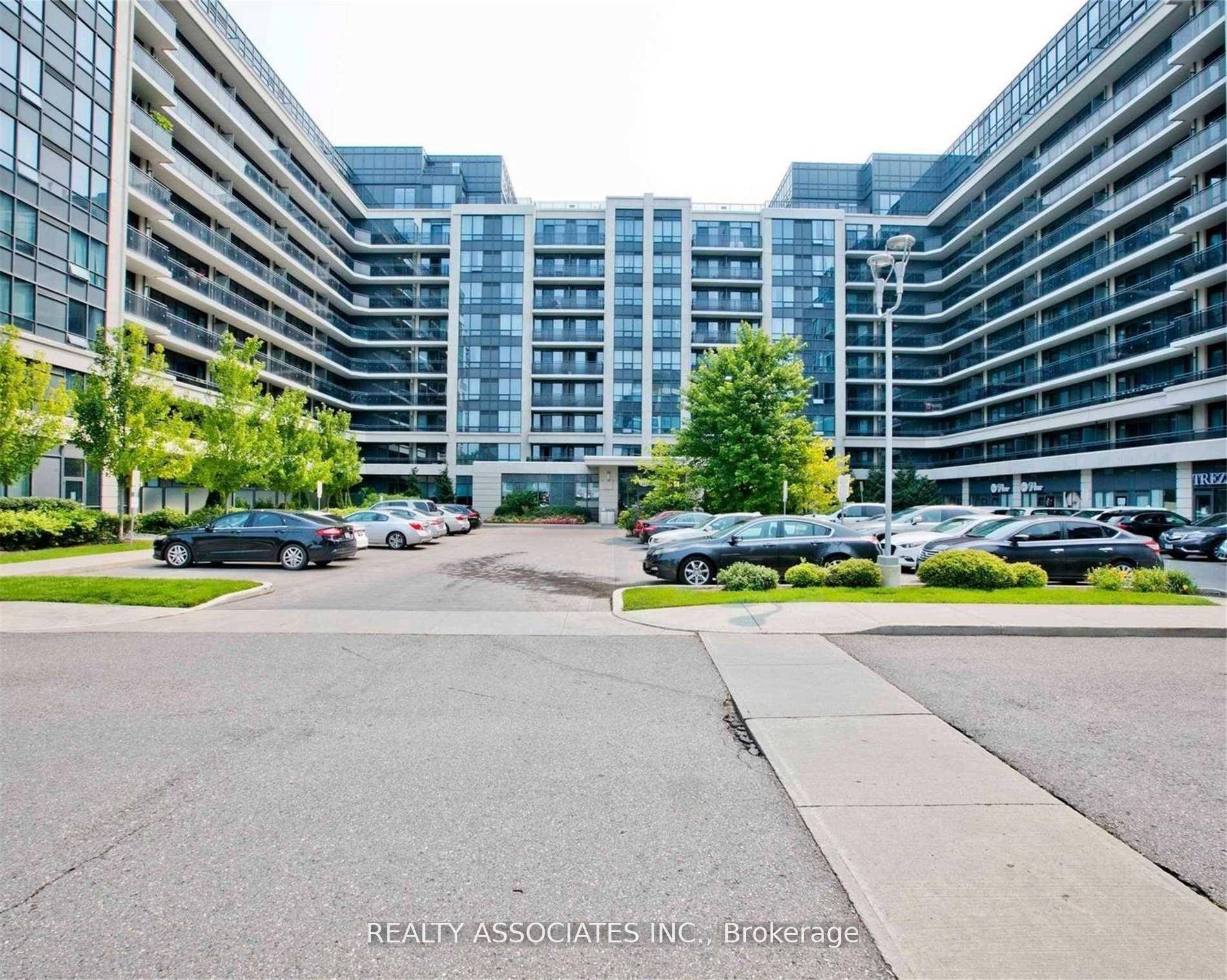 Royal Gardens In The Heart Of Richmond Hill.