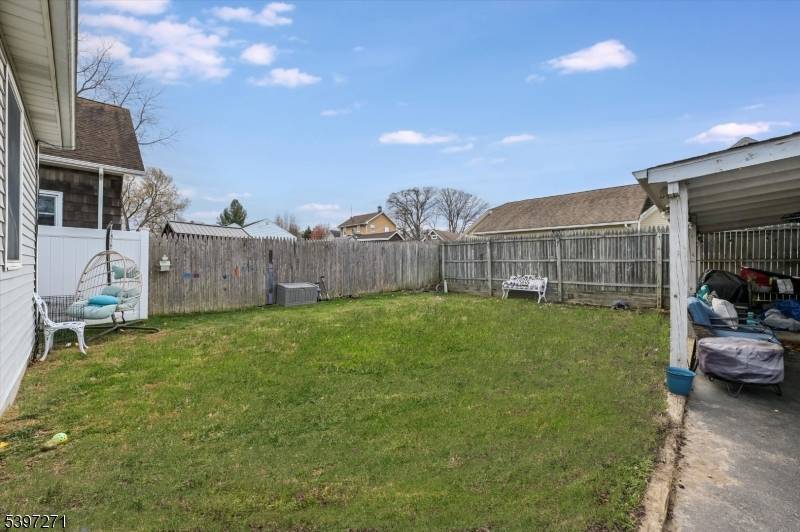 Charming Ranch in the Heart of Bloomingdale !