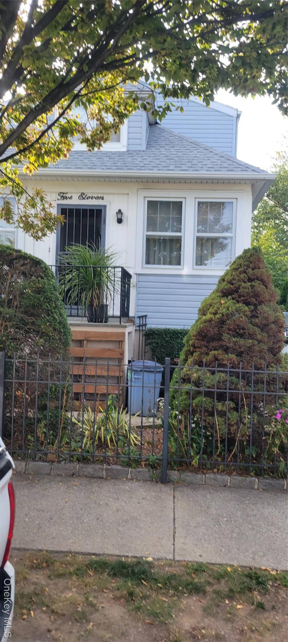Hugh 1 family framed detached 5 bedrooms duplex with 2 full bath plus finished basement with one bedroom apartment and a full bath, 2 car driveway close to Clason Point ...