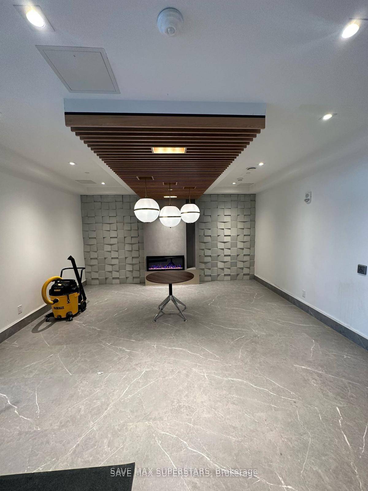 This 2 bedroom condo unit is located in Barrie's One Of the Prime Location.