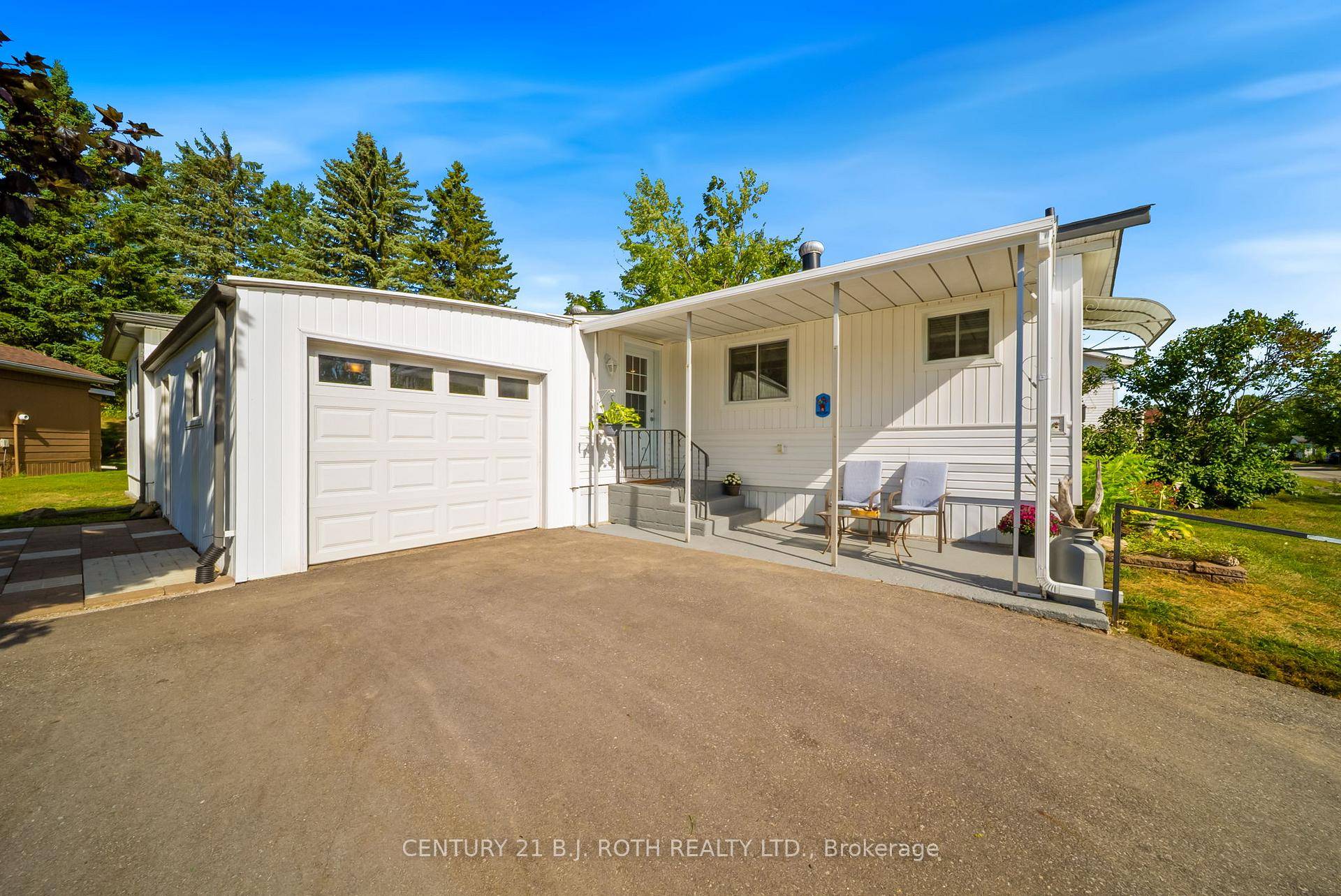 Enjoy relaxed adult living in Big Cedar Estates, a community between Orillia and Barrie.