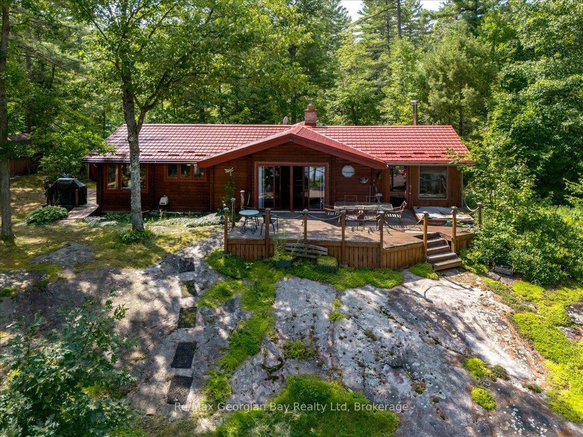 Cottage life enjoyment for the whole family at this 1, 160 square foot three bedroom 3 season BOAT ACCESS ONLY panabode retreat.