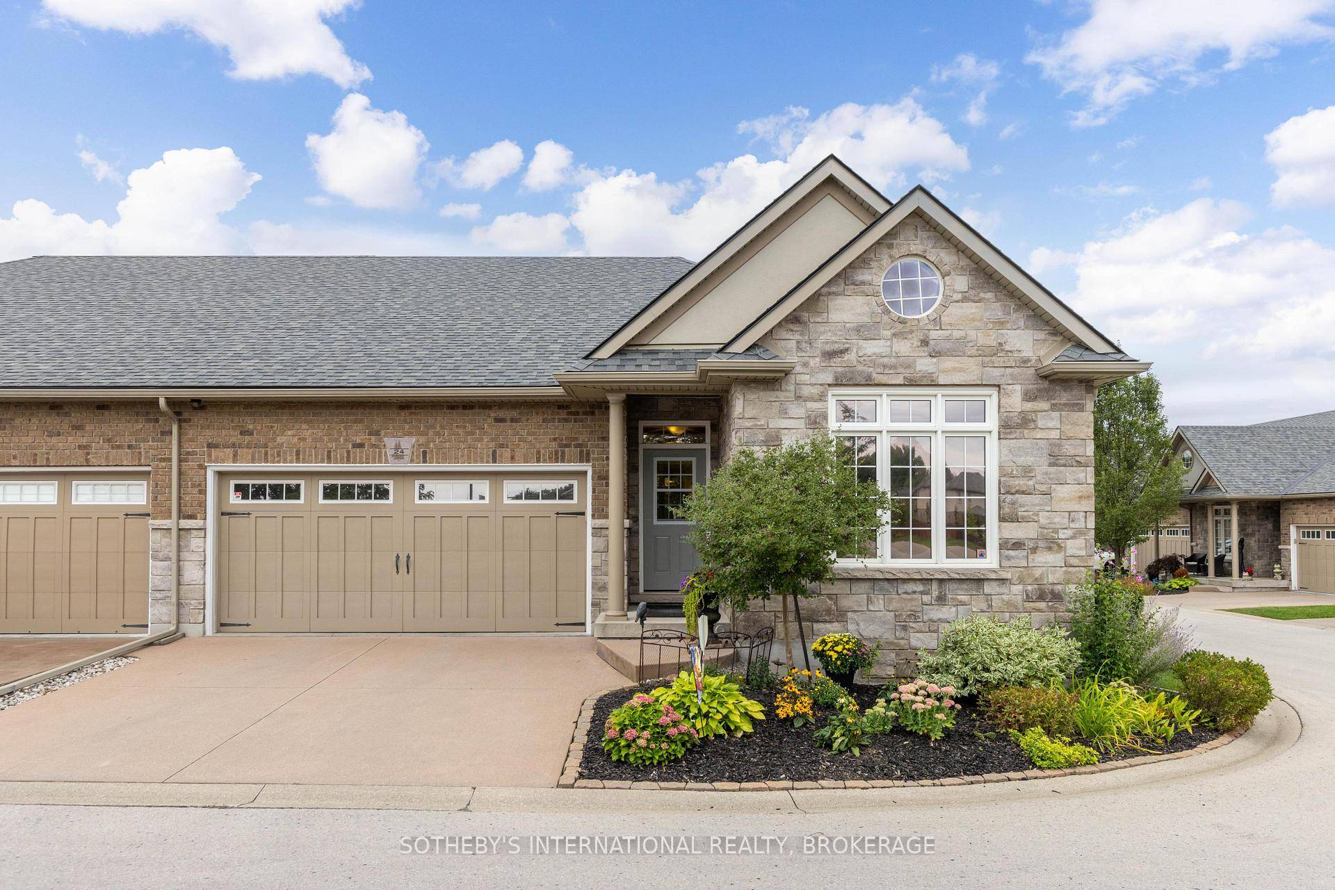 Welcome to the perfect blend of comfort and convenience in this exceptional end unit bungalow, located in a highly sought after Niagara Falls neighborhood.