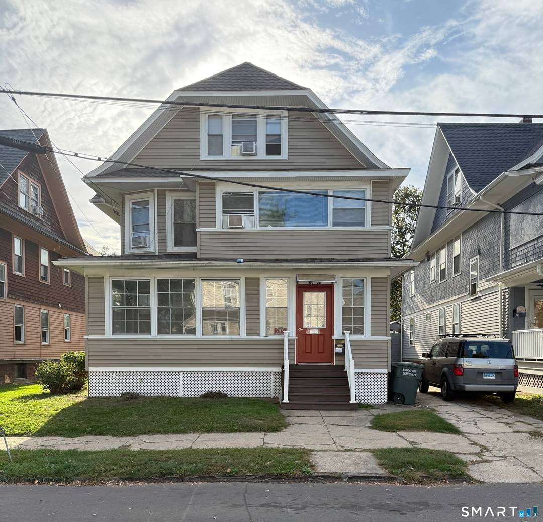 Investor's Dream in Prime Bridgeport Location !