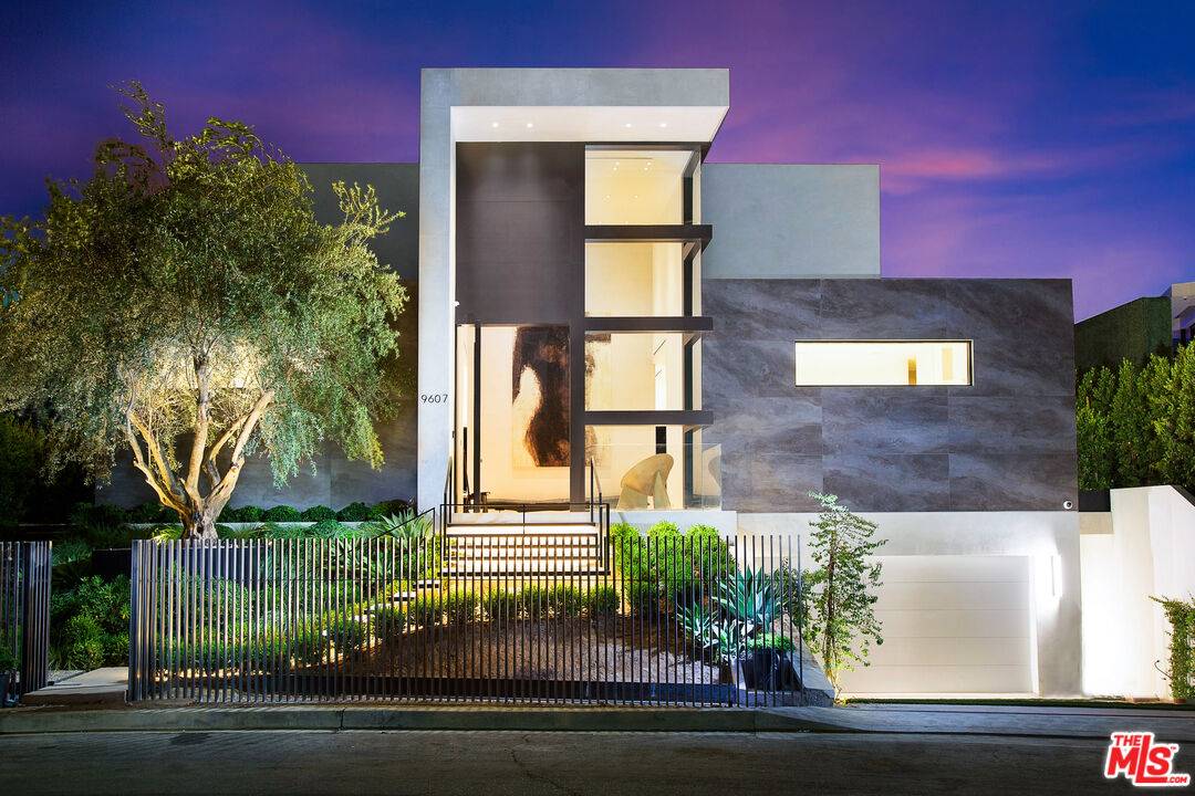 9607   Highridge Dr Beverly Hills Flats LA