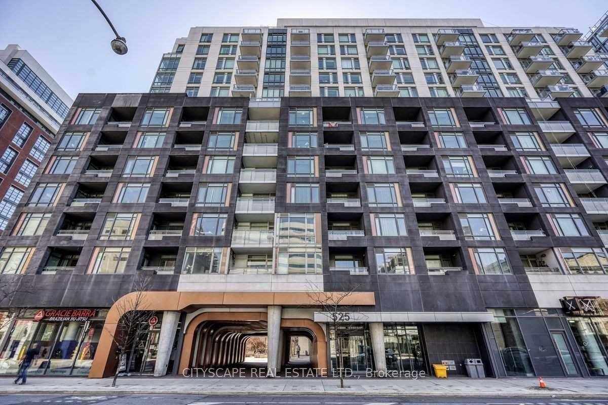 Stunning 1 Den Condo with Terrace amp ; Balcony in Prime King amp ; Bathurst Location !
