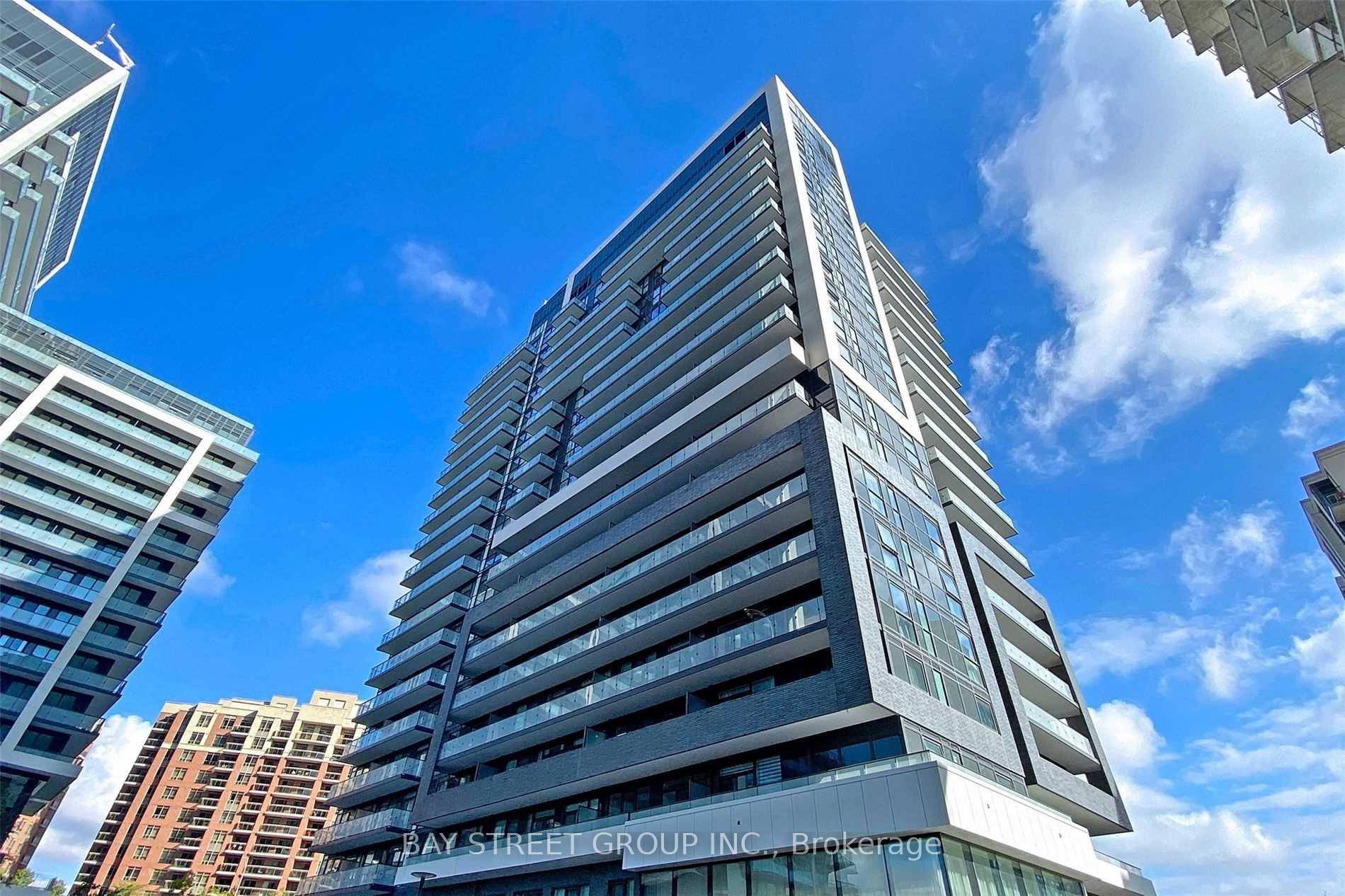 820 Sq. Ft Balcony 97 Sf Set In The Yonge amp ; Hwy7 Area.