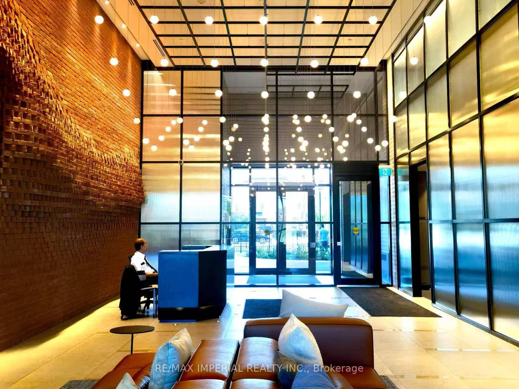 Welcome to this beautiful 2 bedroom, 2 bathroom condo located in Upper West Side.