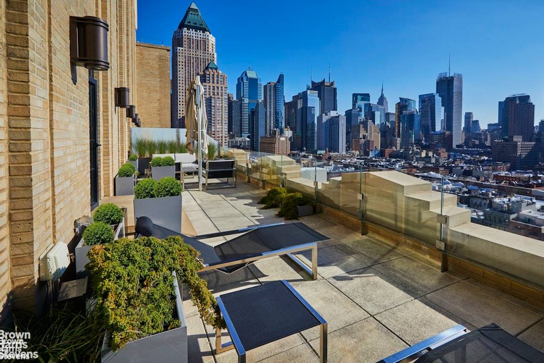 Exquisite Indoor and Outdoor Living With Postcard ViewsThis split 2 bedroom, 2.