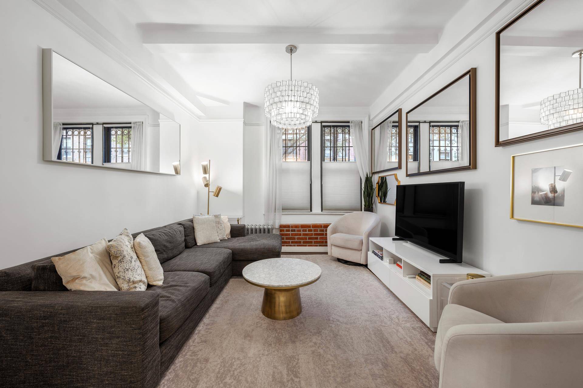 Just a half block from Central Park on a picturesque, tree lined Upper West Side block, this rarely available 2 bedroom plus home office or flexible 3rd bedroom offers unparalleled ...