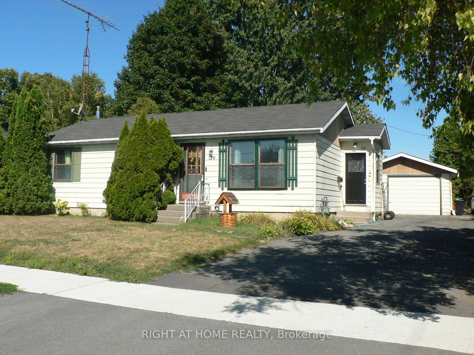 Great Opportunity to Own a 3 bedroom detached home on a large private lot in the sought after family neighborhood of Ingleside !