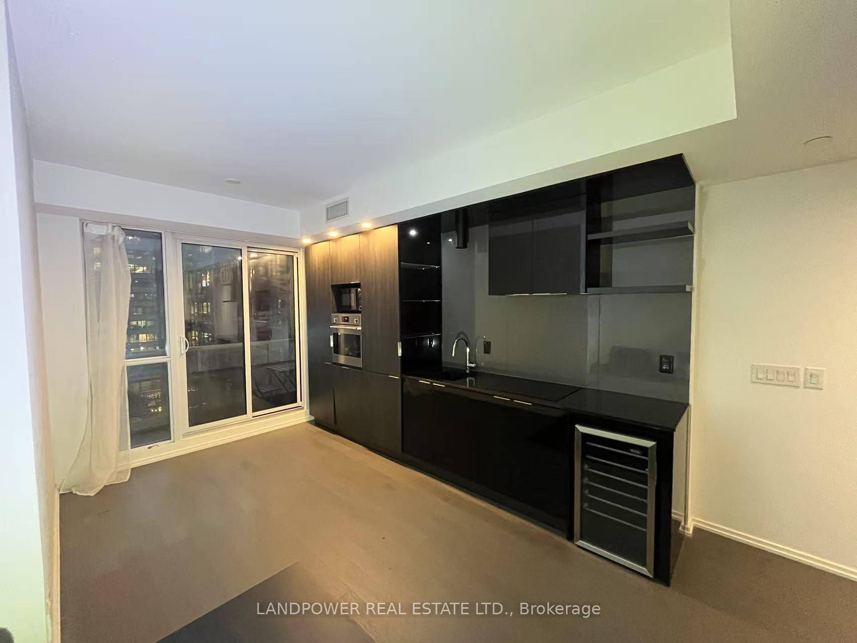 Beautiful 1 Bdrm In Highly Desired Indx.