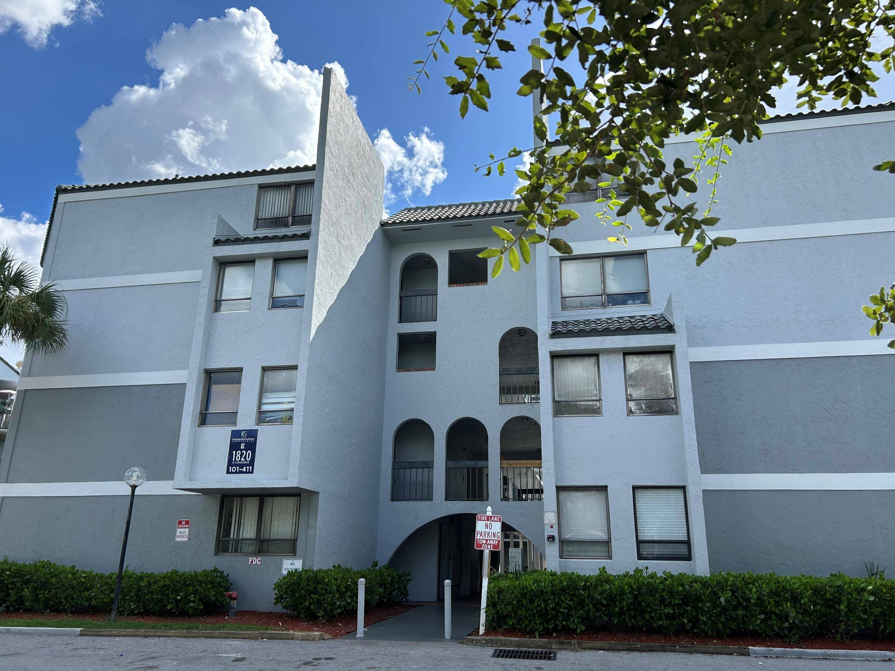 Attention investors ! 2 bedrooms, 1 bathroom, tenant occupied until 08 31 2025 for 1425 month.