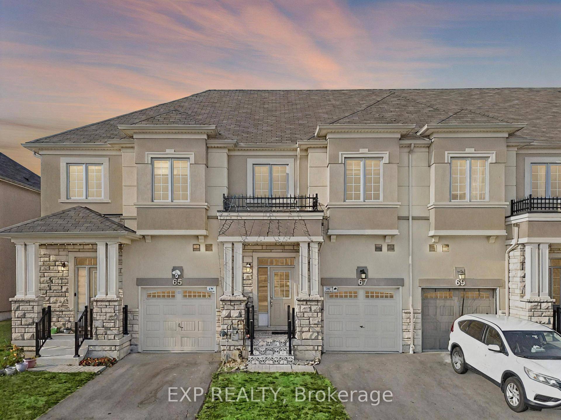 Welcome to this Stunning 4 bedroom, 4 bathroom Home in Brantford's Desirable East End !