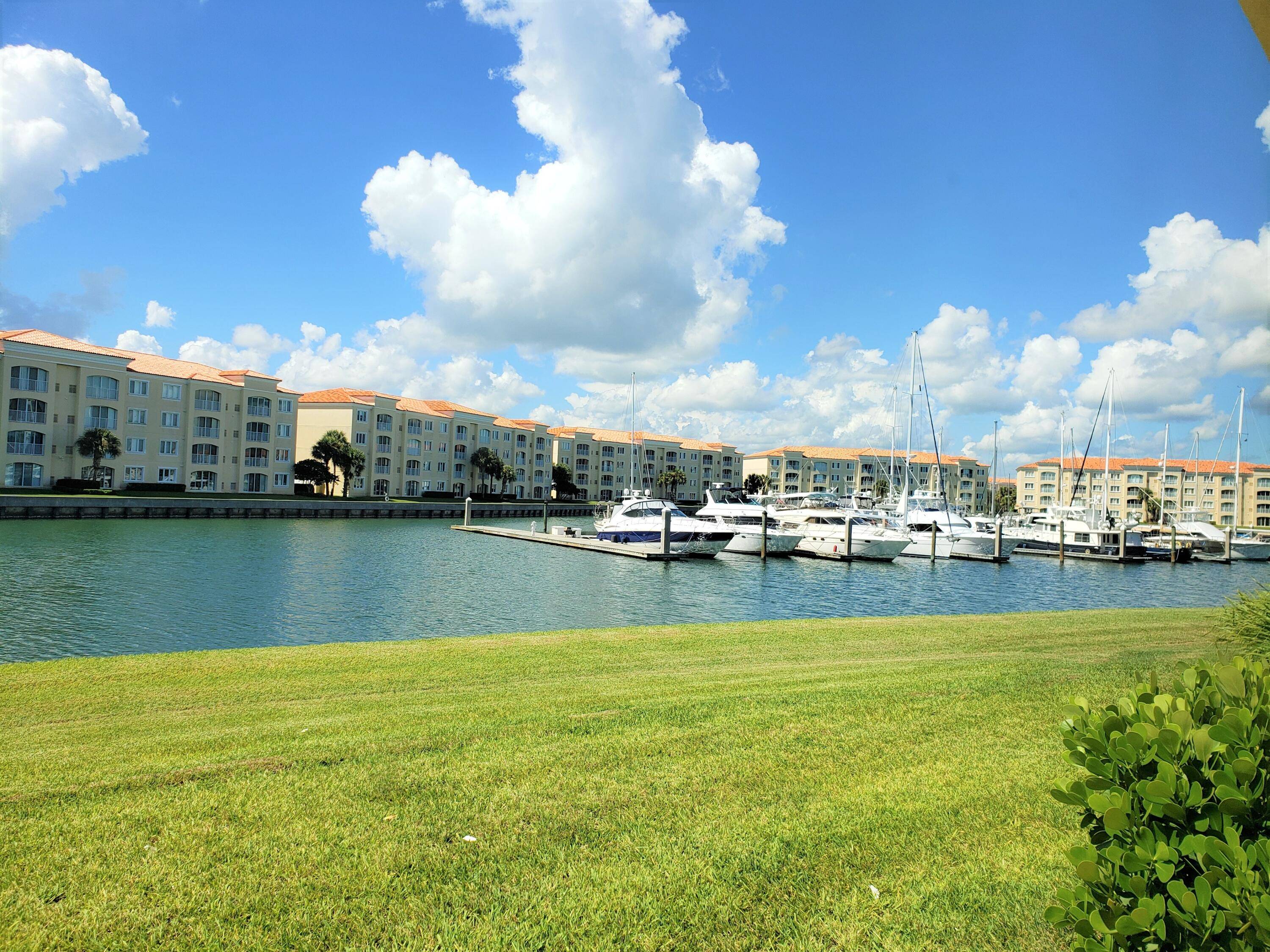 Move in Requirements 1sr, Last SecPublic Remarks Seasonal Rental available from December 1 through April, 2026.