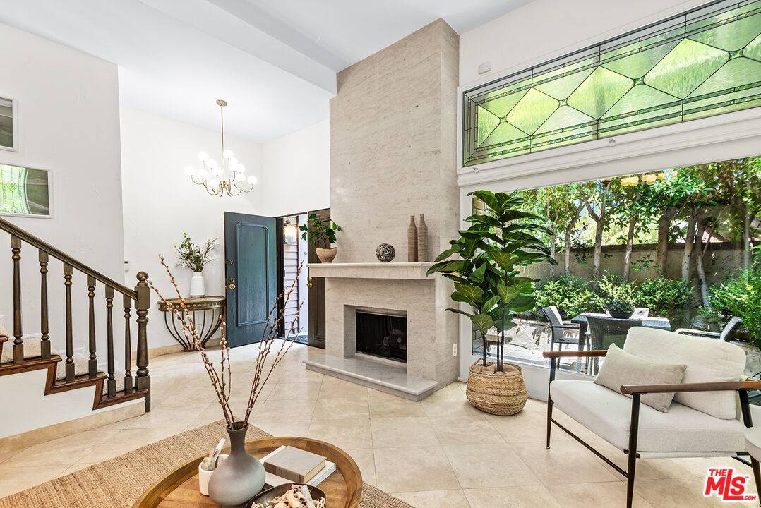 13050 Mindanao Way 2BR Marina Del Rey La