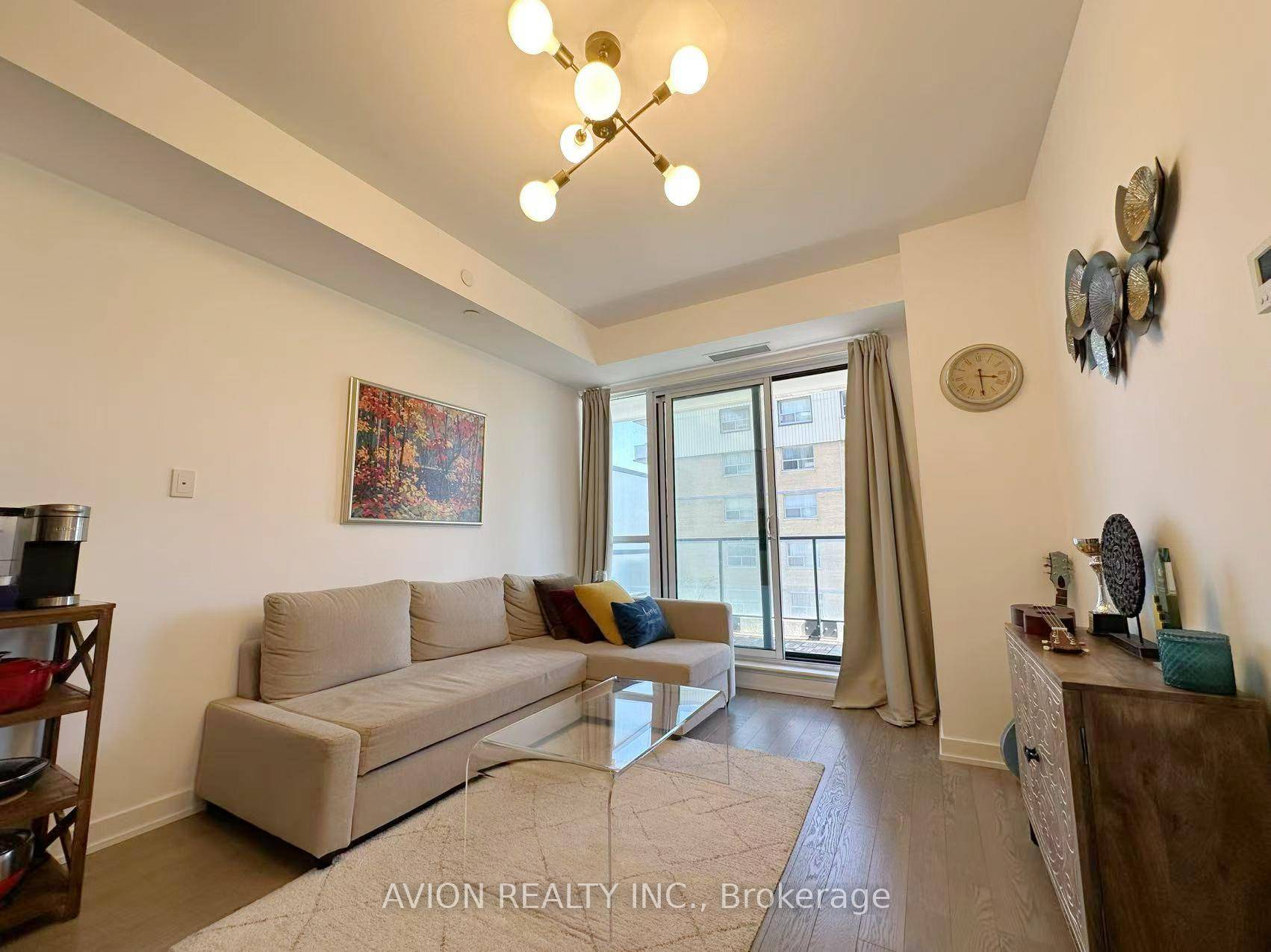 Fantastic Opportunity to Own a 2 Bedroom, 2 Bathroom Unit in a Prime Midtown Location !