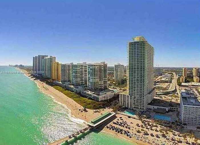 OCEANFRONT BUILDING. LOWER PENTHOUSE WITH UNBELIEVABLE VIEW.