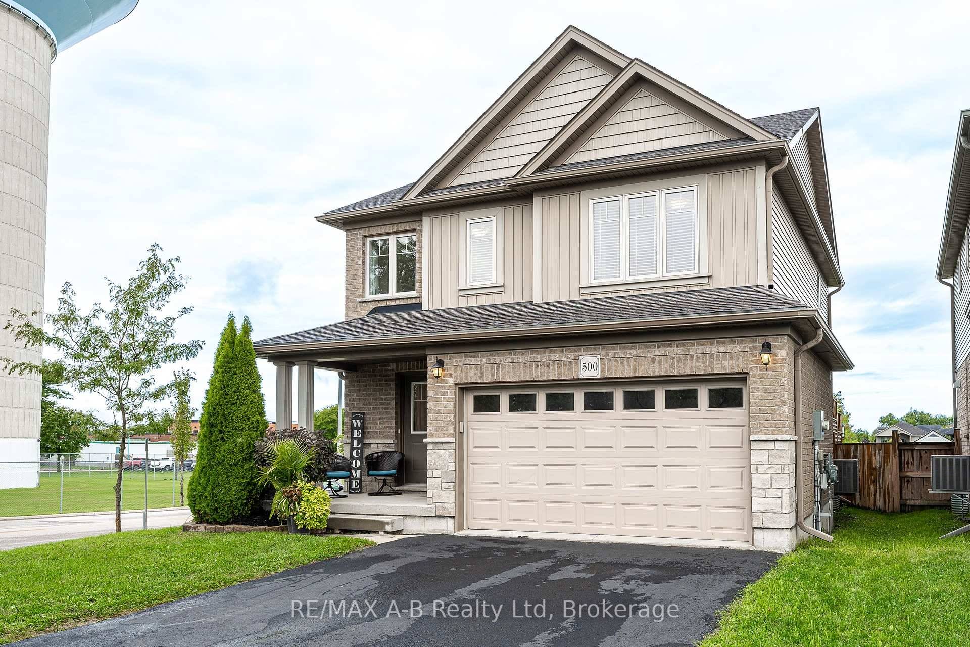 Modern family home, close to schools and parks, just hit the market !