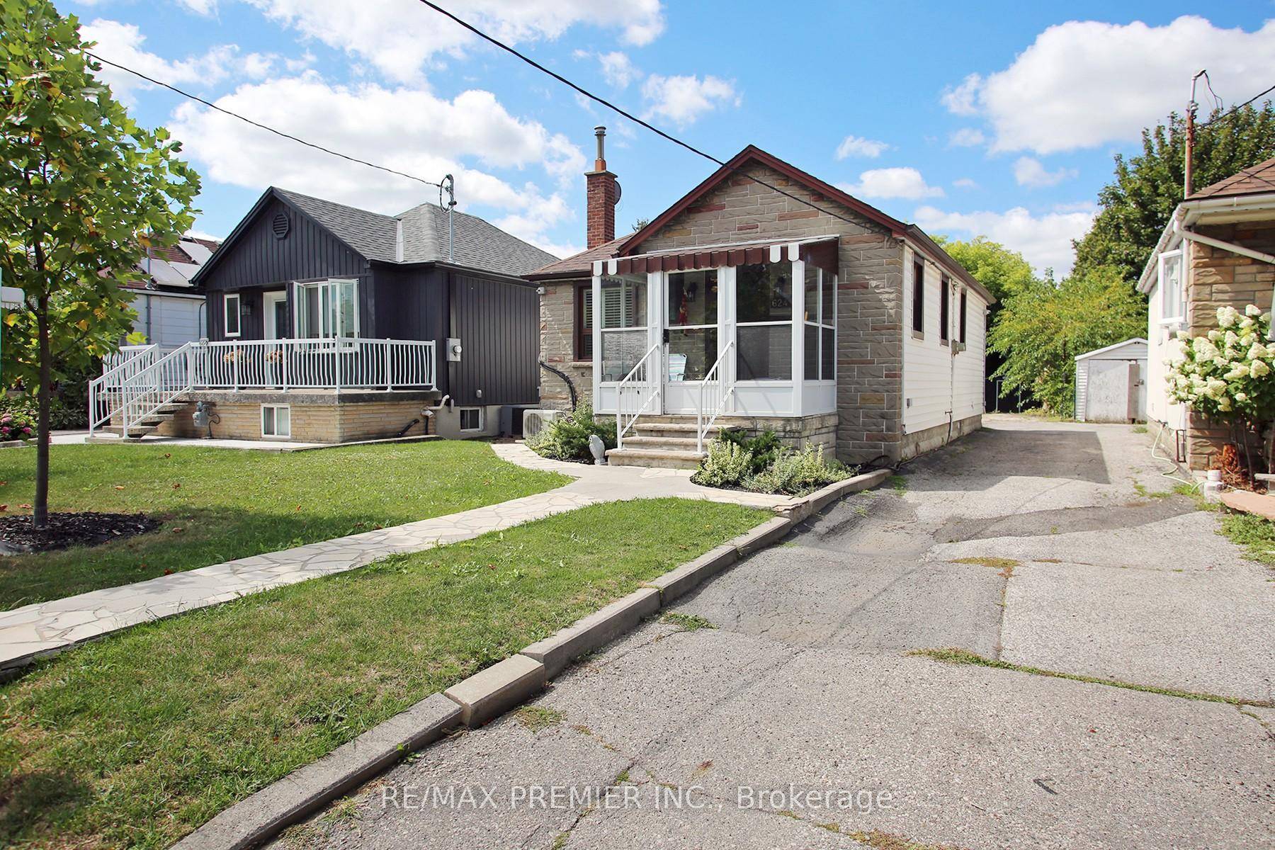 Trendy And Turn Key In A Thriving Neighbourhood !