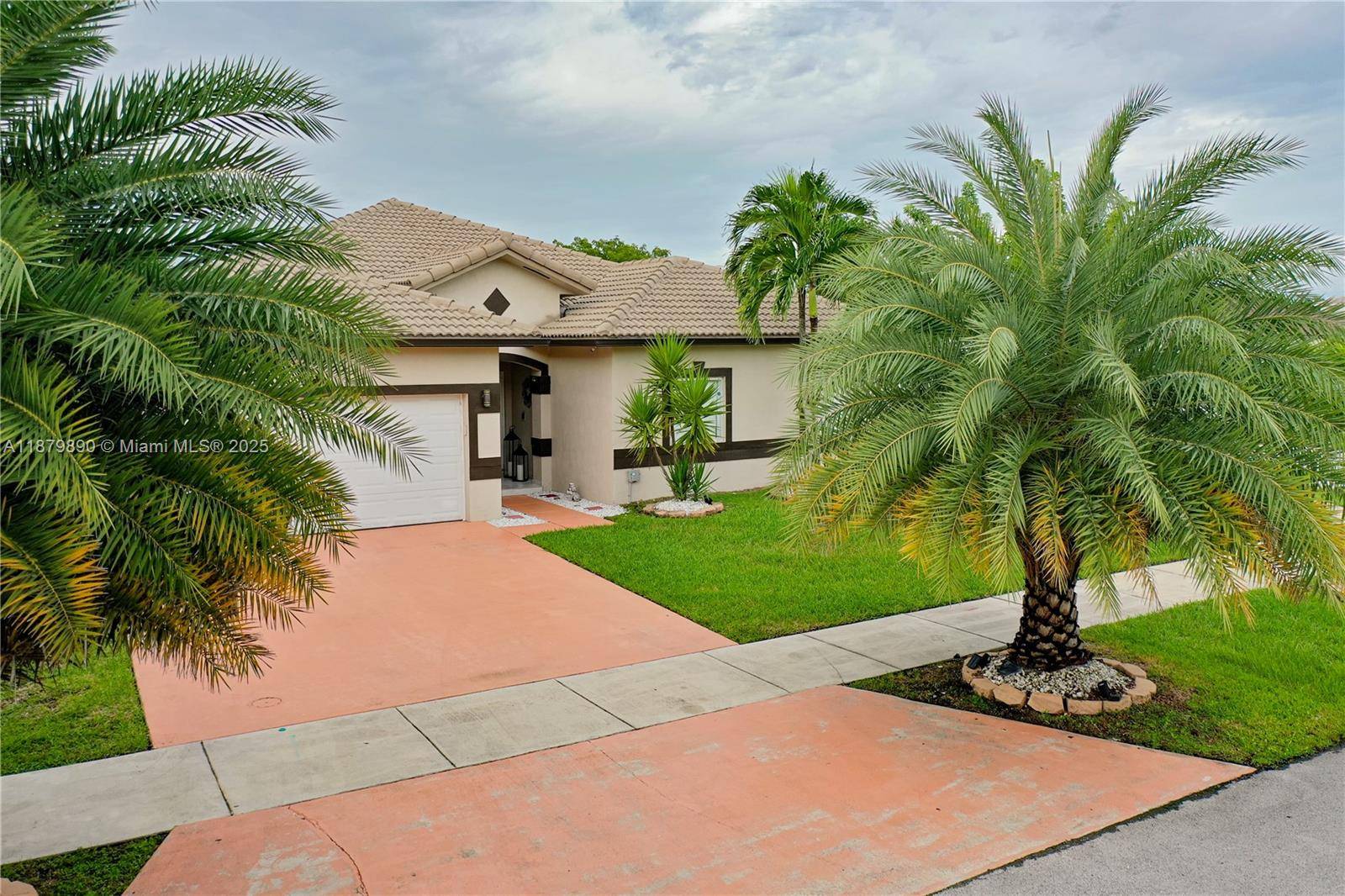 Modern Homestead Home with Solar, Guest Suite amp ; Big Yard !