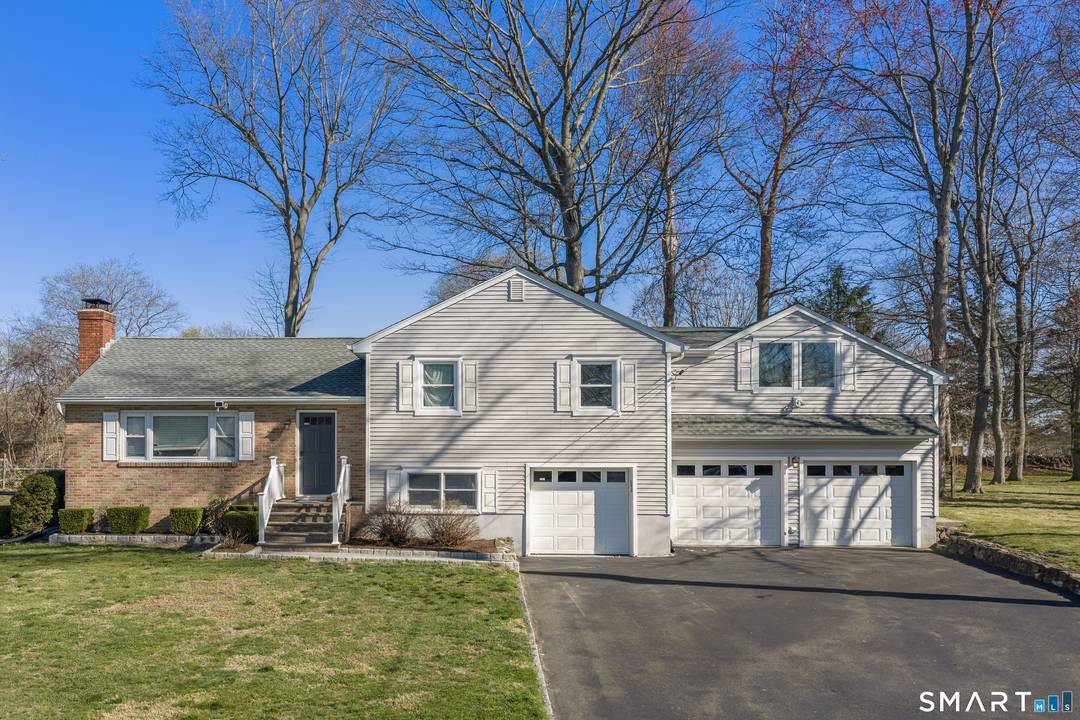 Your Private Oasis Awaits Space Versatility at 32 Styles Lane !