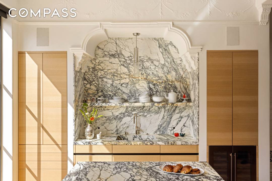 382 Degraw Street is a 20 foot wide Italianate brownstone which has been masterfully restored.