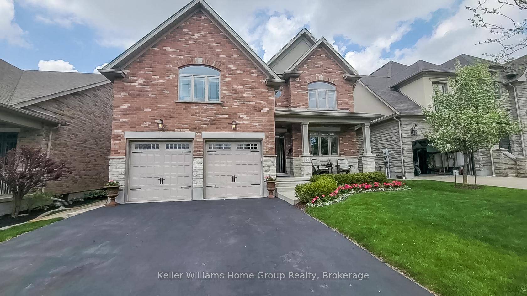 A Perfect Blend of Luxury amp ; Multifamily Lifestyle, Backing onto a Golf Course.
