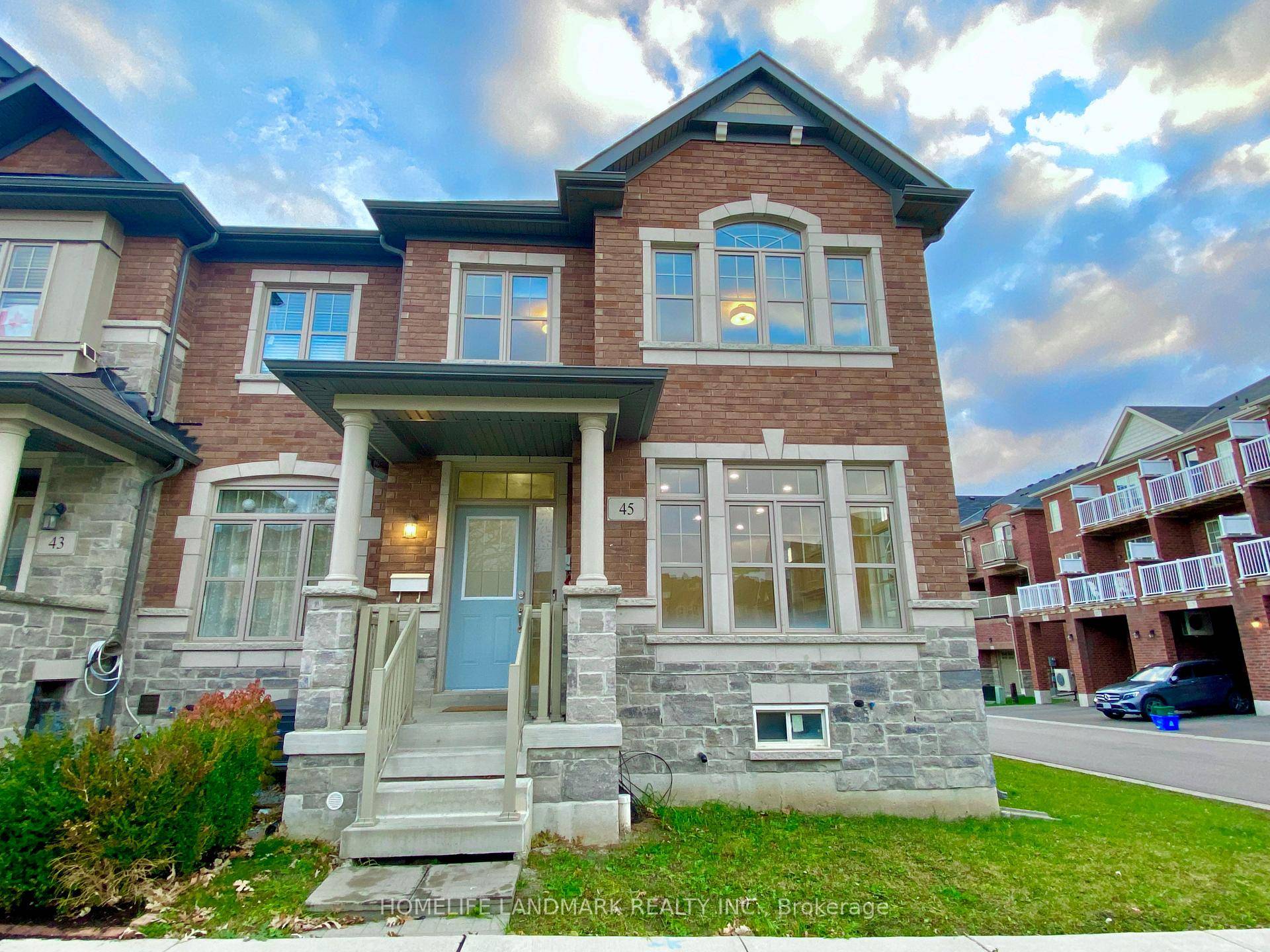Double Car Garage Spacious Town Home Located In Berczy Community.
