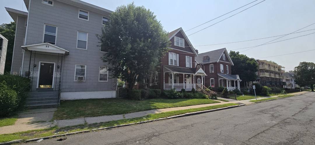 Welcome to this well managed asset on one of the most desired streets in the Hartford multifamily market.