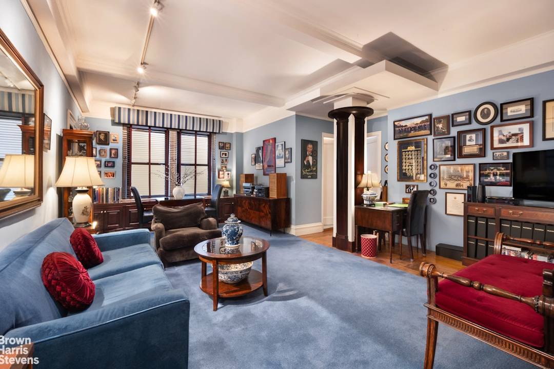 Turnkey Pre War Gem in the Heart of the Upper East Side Welcome to this beautifully updated 1 bedroom, 1 bath home nestled in an intimate, full service pre war ...