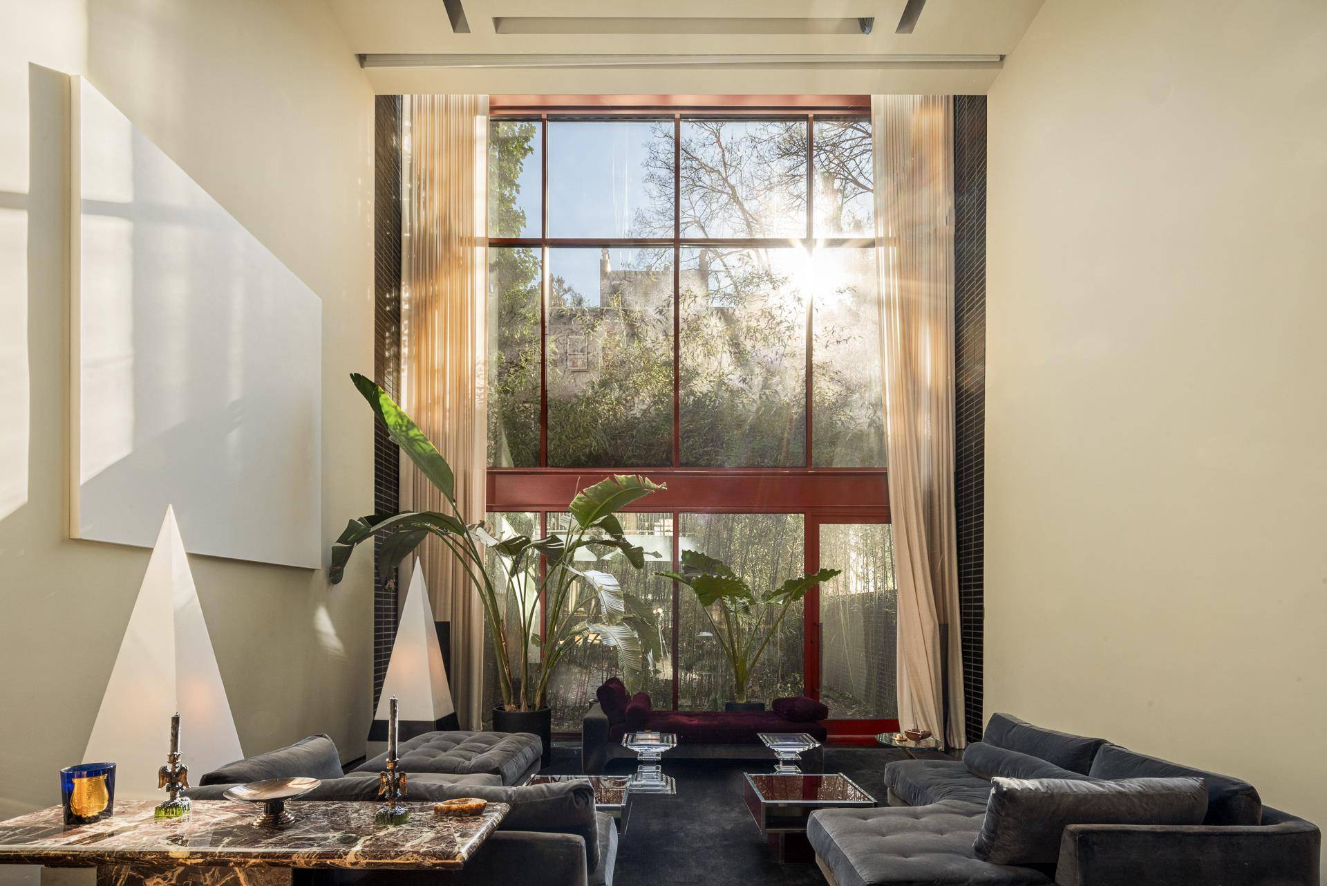 462 West 23rd Street Where refined luxury meets bold architectural drama.
