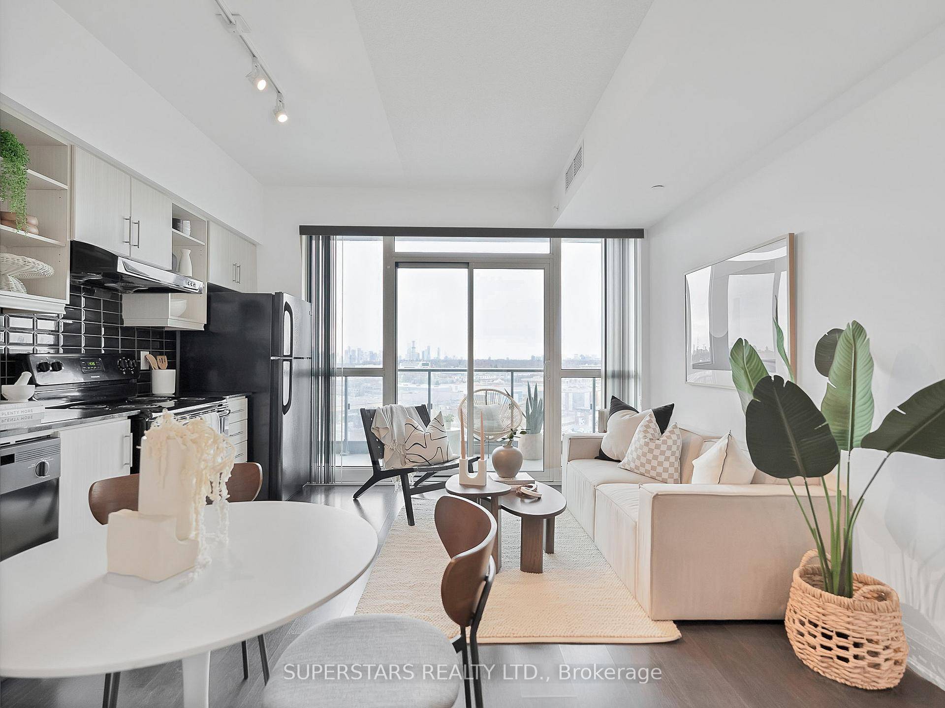 MOST AFFORDABLE UNIT IN TORONTO 1 Bedroom, 1 Bathroom Suite With 1 Parking Spot amp ; 1 Locker In The Popular Leaside Neighbourhood, The Best Of Midtown Living !