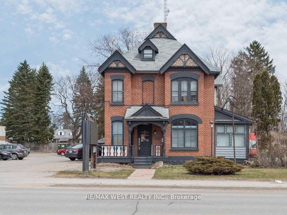 Prime Mixed Use Investment in Barrie's Best Location !